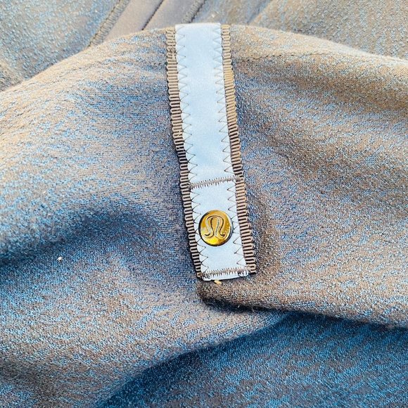 Lululemon Infinity Scarf - Picture 3 of 4